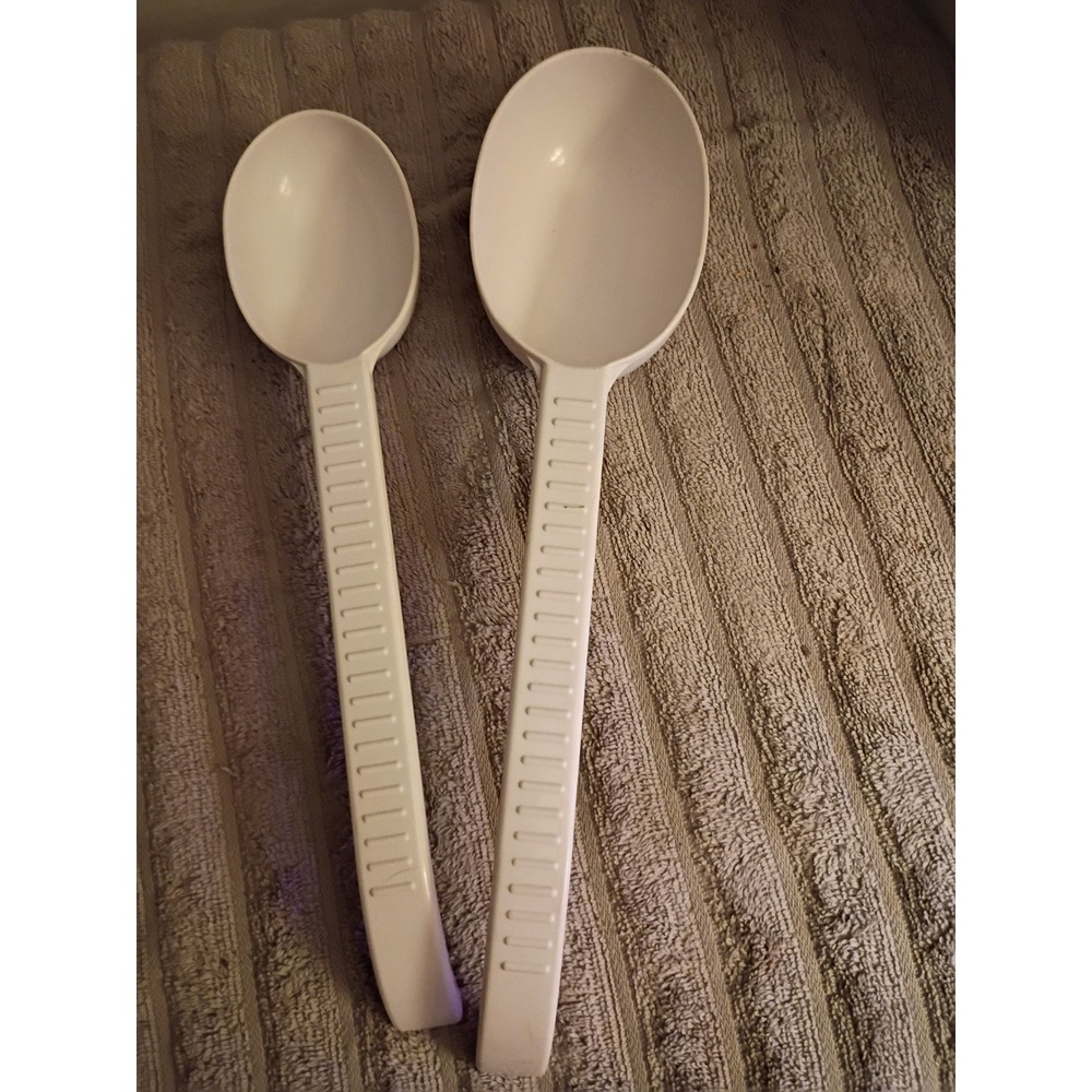 Weight Watchers White Plastic Long Handle Measuring Spoons Set 1/2 Cup and 1 Cup